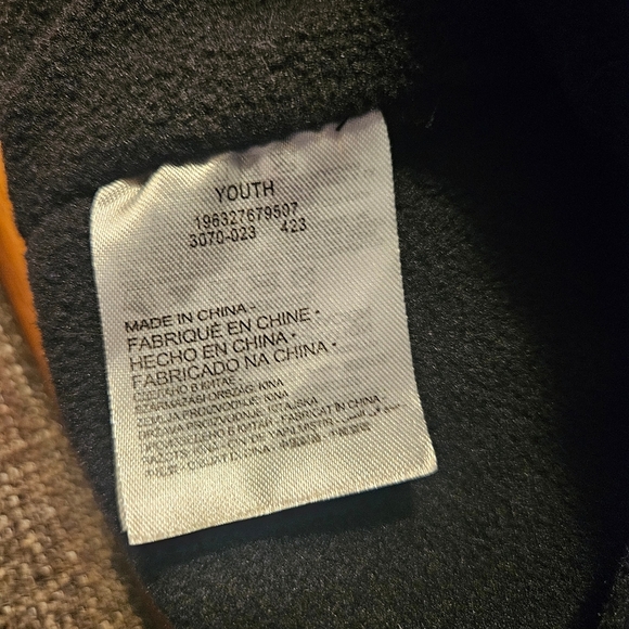 Nike Youth 2 piece set. Black Hat and Texting Gloves. - Picture 3 of 6